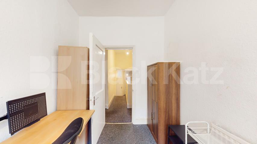 Located close to Turnpike lane Station is this large 3 bedroom property Willoughby Road, Turnpike Lane 